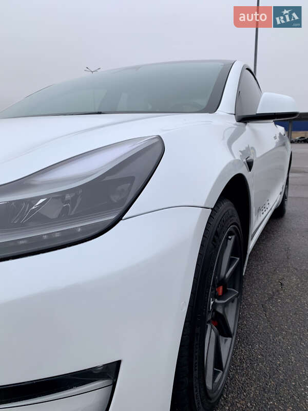 Седан Tesla Model 3 2021 в Харкові