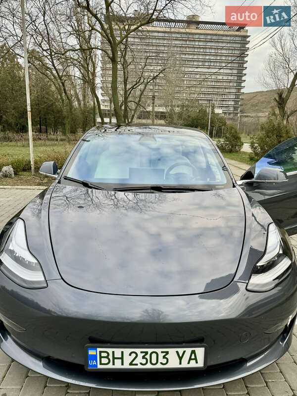 Седан Tesla Model 3 2019 в Одесі
