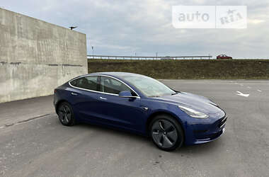 Седан Tesla Model 3 2019 в Львове