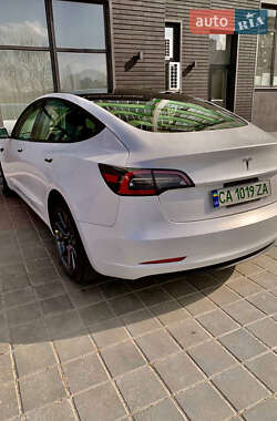 Седан Tesla Model 3 2022 в Черкасах