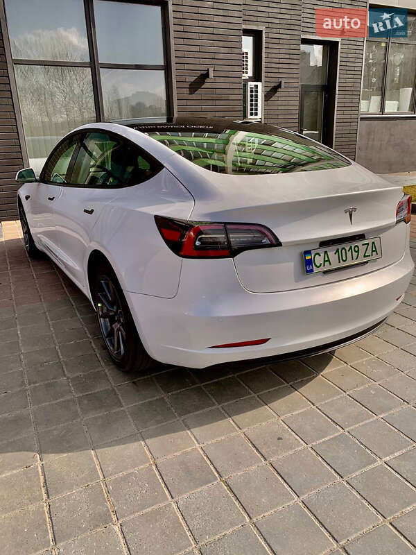 Седан Tesla Model 3 2022 в Черкасах