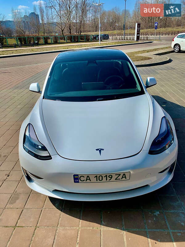 Седан Tesla Model 3 2022 в Черкасах