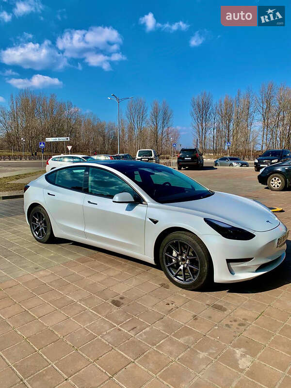 Седан Tesla Model 3 2022 в Черкассах