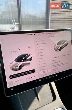 Седан Tesla Model 3 2022 в Черкасах