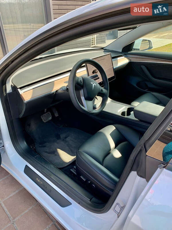 Седан Tesla Model 3 2022 в Черкасах