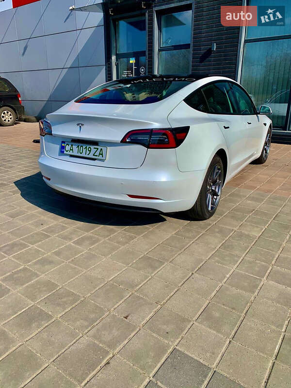 Седан Tesla Model 3 2022 в Черкасах