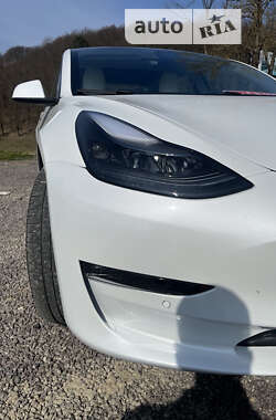Седан Tesla Model 3 2021 в Львове