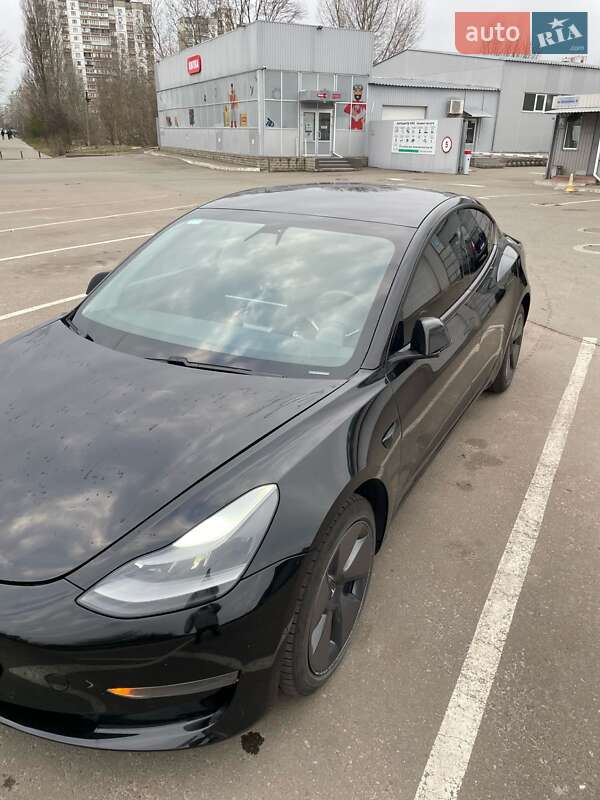 Седан Tesla Model 3 2021 в Киеве