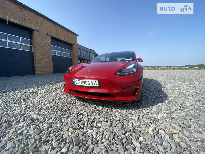 Седан Tesla Model 3 2020 в Черновцах