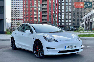 Седан Tesla Model 3 2020 в Києві