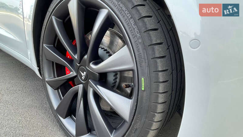 Седан Tesla Model 3 2020 в Киеве