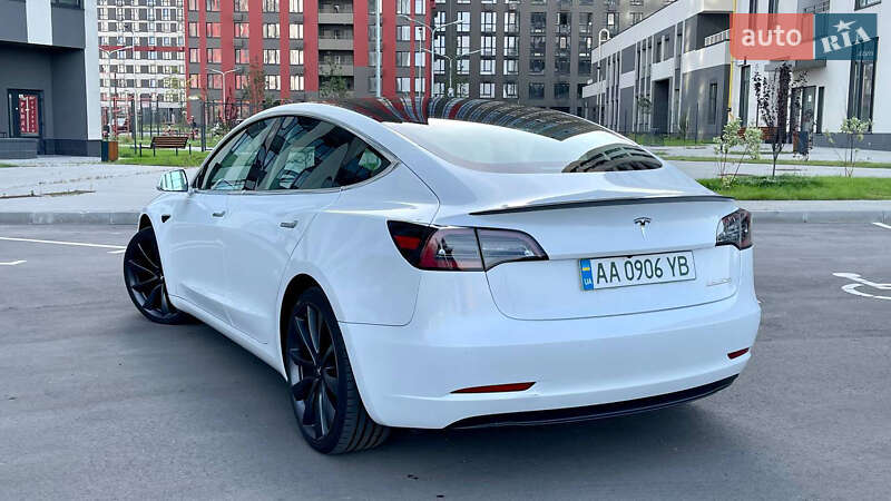 Седан Tesla Model 3 2020 в Киеве