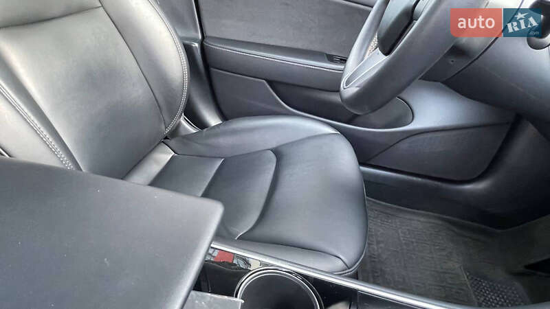 Седан Tesla Model 3 2020 в Киеве