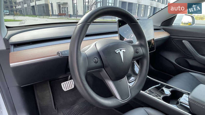 Седан Tesla Model 3 2020 в Киеве