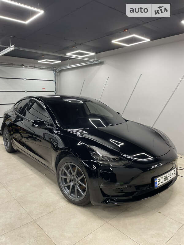 Седан Tesla Model 3 2018 в Львові