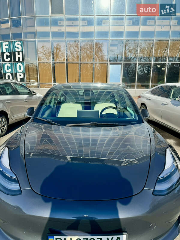Седан Tesla Model 3 2019 в Одесі