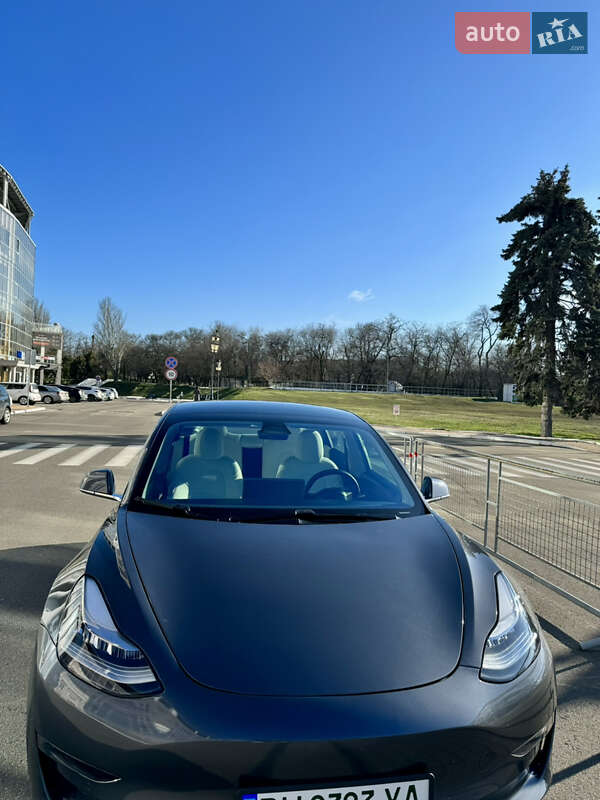 Седан Tesla Model 3 2019 в Одесі