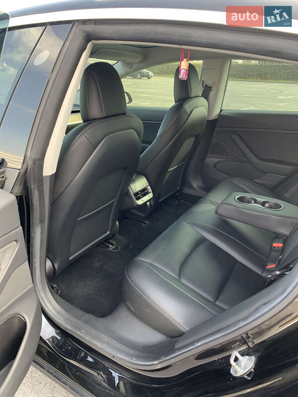 Седан Tesla Model 3 2019 в Львове