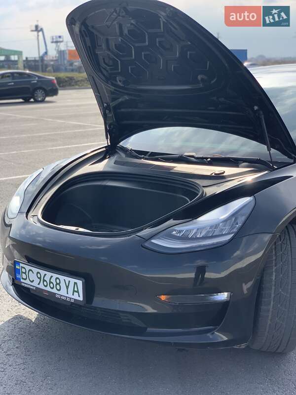 Седан Tesla Model 3 2019 в Львове
