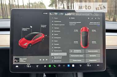 Седан Tesla Model 3 2022 в 
