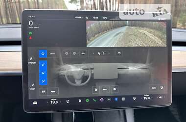 Седан Tesla Model 3 2022 в 