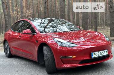 Седан Tesla Model 3 2022 в 