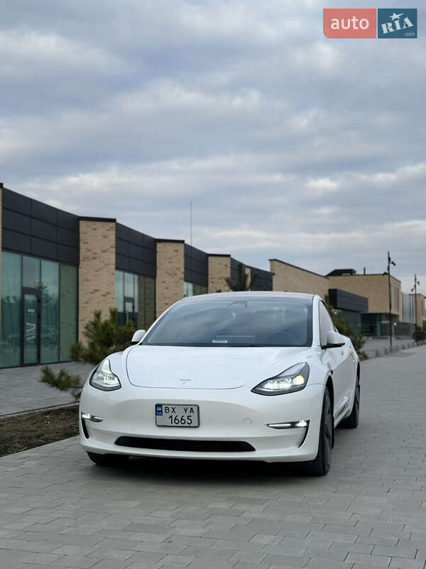 Седан Tesla Model 3 2022 в Хмельницком