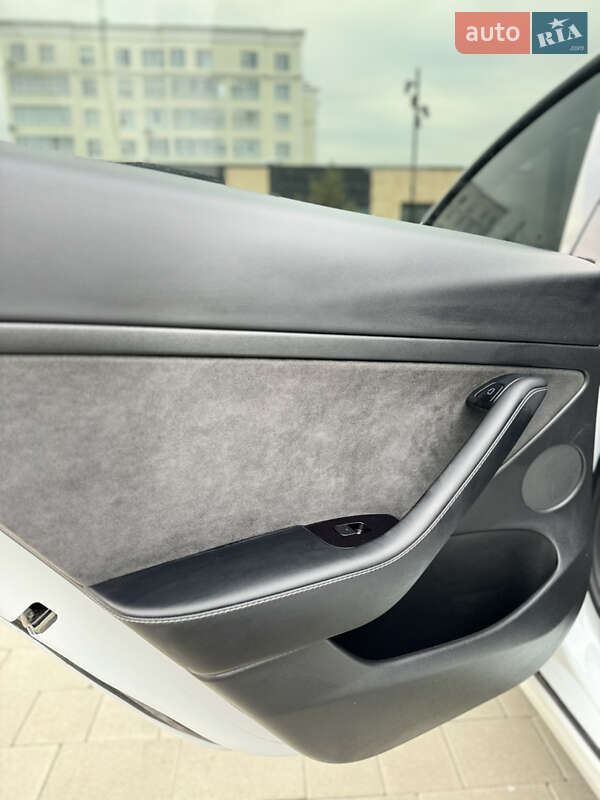 Седан Tesla Model 3 2022 в Хмельницком