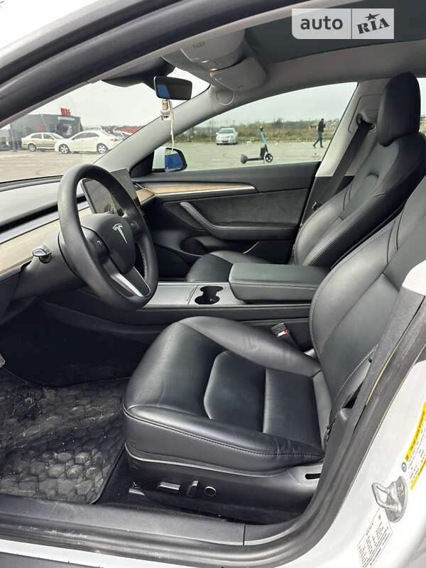 Седан Tesla Model 3 2021 в Виннице