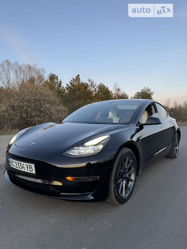 Седан Tesla Model 3 2023 в Яворове