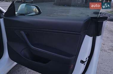 Седан Tesla Model 3 2021 в 