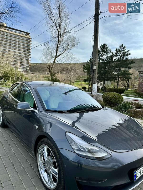 Седан Tesla Model 3 2019 в Одесі