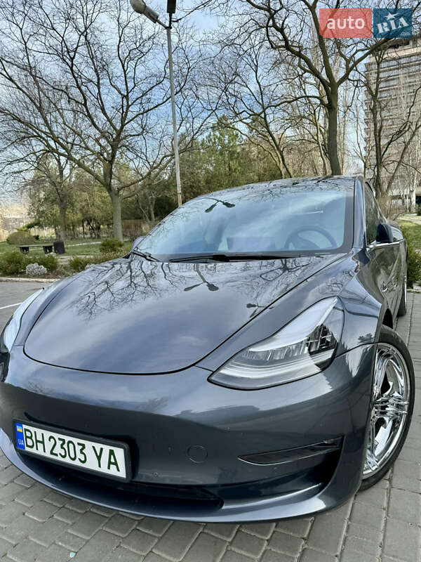 Седан Tesla Model 3 2019 в Одесі