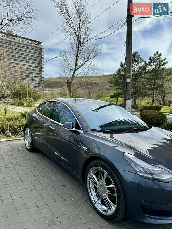 Седан Tesla Model 3 2019 в Одесі