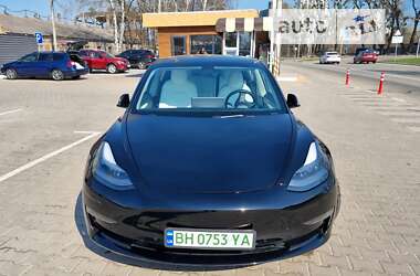 Седан Tesla Model 3 2021 в Вишневом