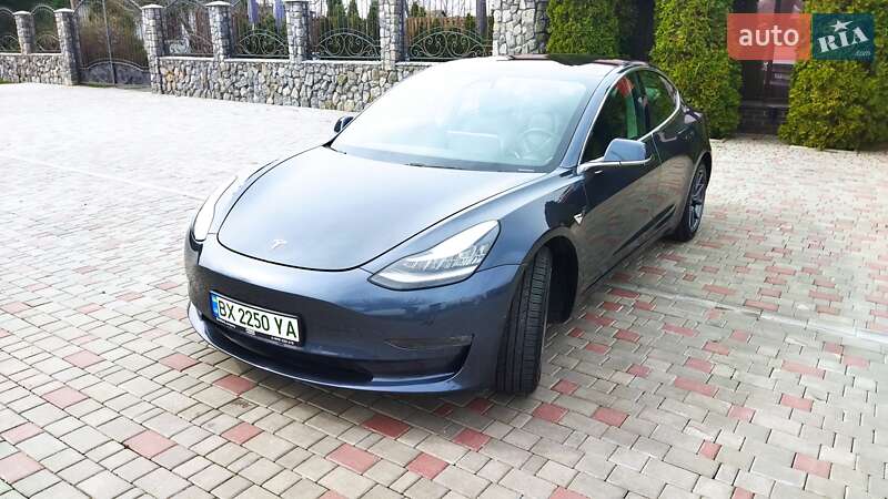 Седан Tesla Model 3 2018 в Староконстантинове