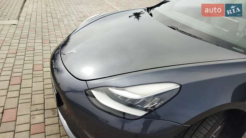 Седан Tesla Model 3 2018 в Староконстантинове