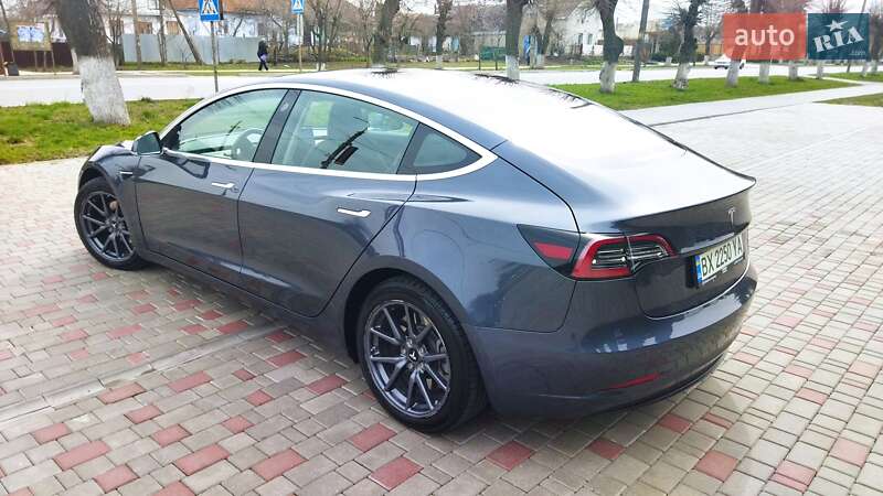 Седан Tesla Model 3 2018 в Староконстантинове
