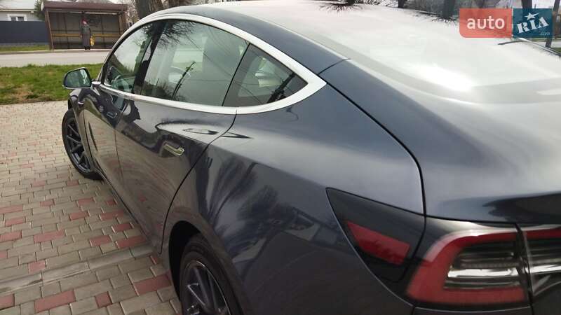 Седан Tesla Model 3 2018 в Староконстантинове