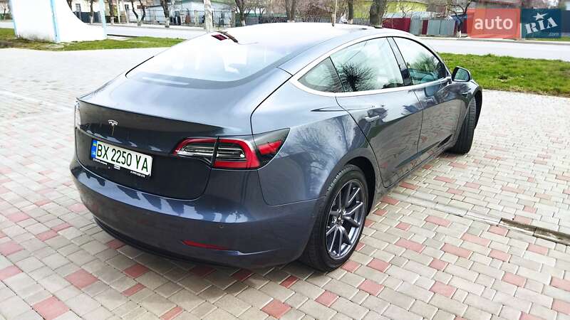 Седан Tesla Model 3 2018 в Староконстантинове