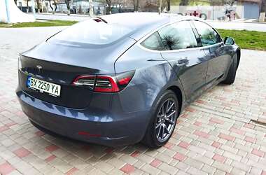 Седан Tesla Model 3 2018 в Староконстантинове