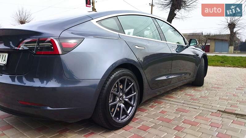 Седан Tesla Model 3 2018 в Староконстантинове