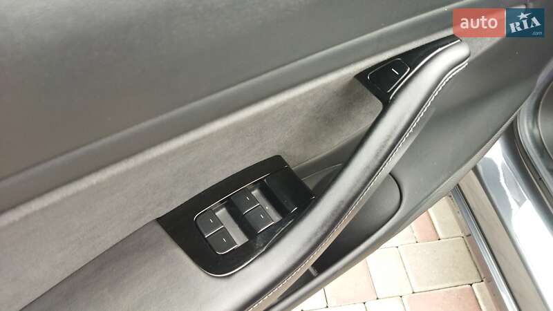 Седан Tesla Model 3 2018 в Староконстантинове