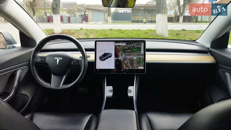 Седан Tesla Model 3 2018 в Староконстантинове