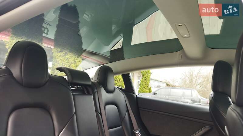 Седан Tesla Model 3 2018 в Староконстантинове