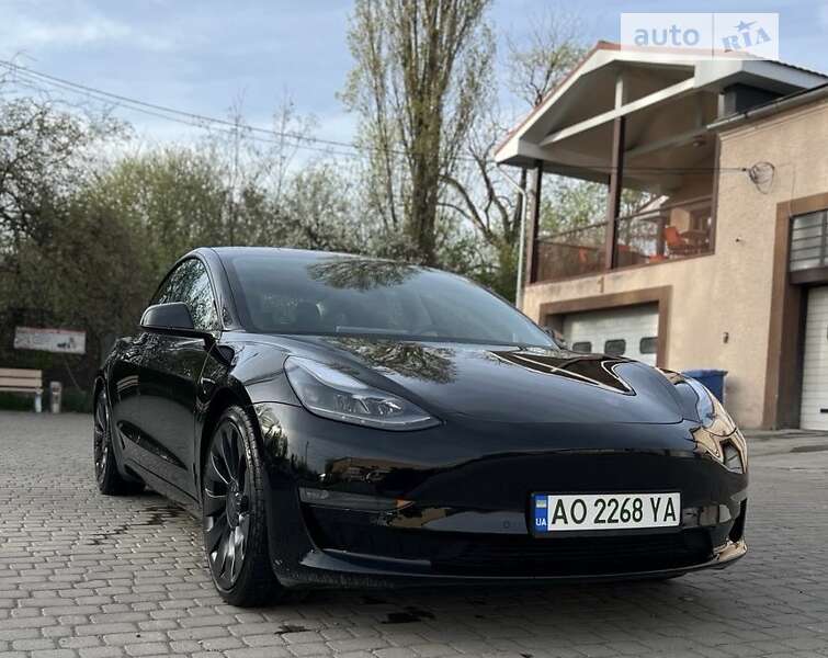 Седан Tesla Model 3 2021 в Ужгороді