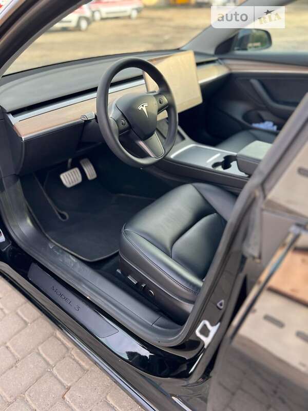 Седан Tesla Model 3 2021 в Ужгороде