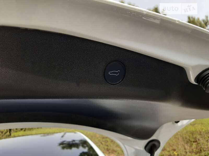 Седан Tesla Model 3 2022 в Днепре