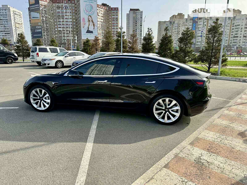 Седан Tesla Model 3 2019 в Киеве