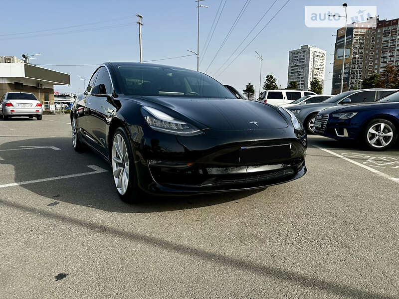 Седан Tesla Model 3 2019 в Киеве